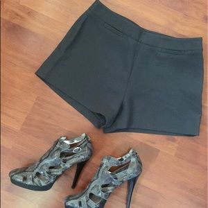 🔴2/$25 NWOT ‘GUESS Collection’ Dressy Shorts Da…